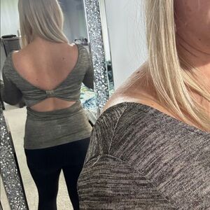 Guess Gray 3/4 Sleeve Knit Top with Gold Sparkle Women’s Small